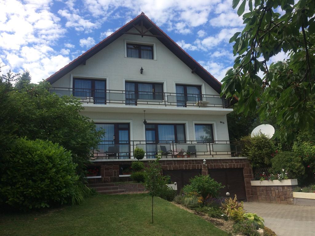 Barcza Vendeghaz Hotel Balatonfured Exterior photo