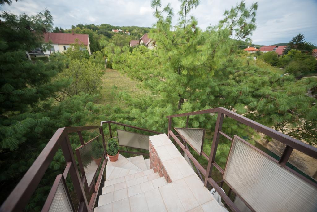 Barcza Vendeghaz Hotel Balatonfured Exterior photo