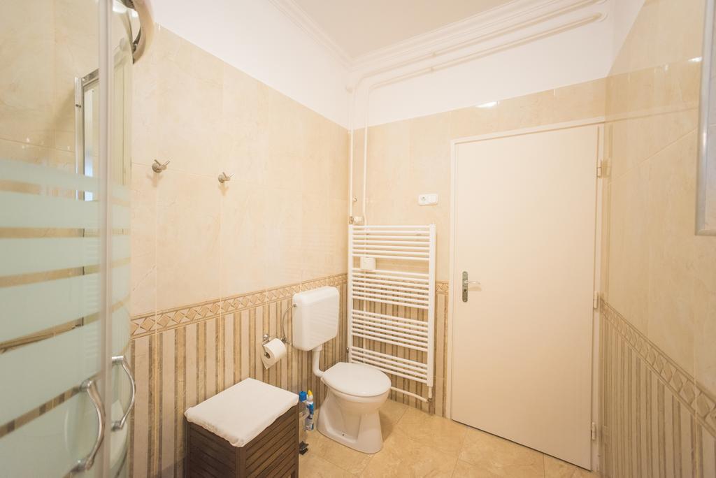 Barcza Vendeghaz Hotel Balatonfured Exterior photo