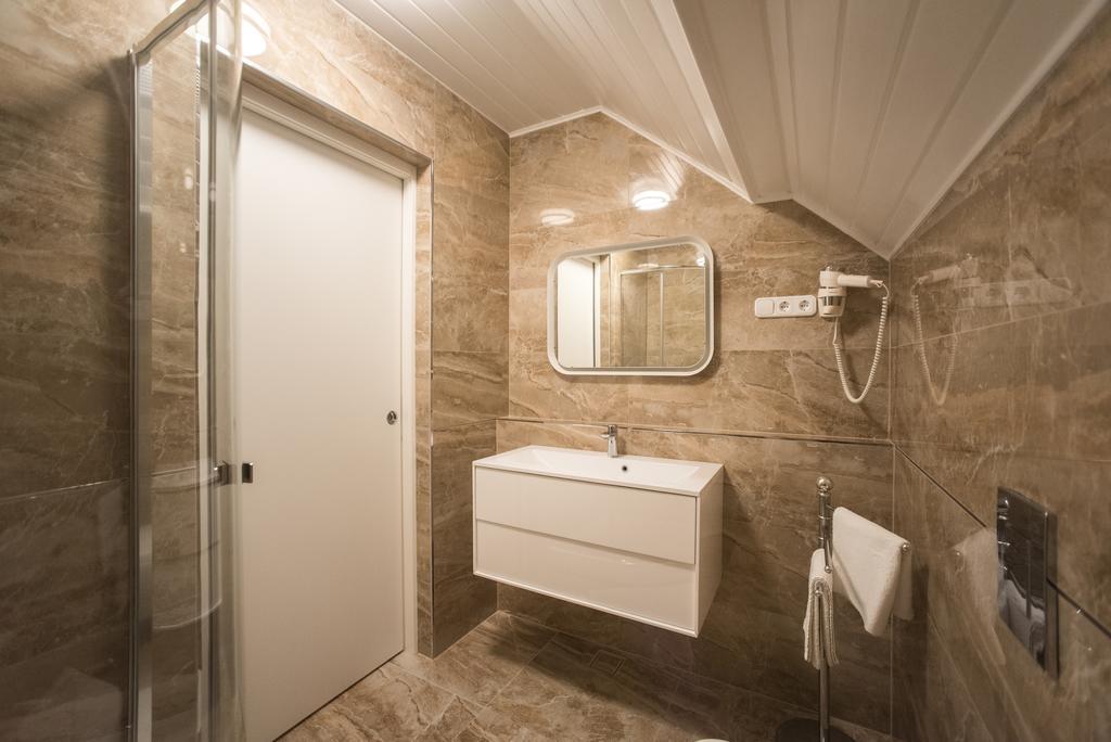Barcza Vendeghaz Hotel Balatonfured Exterior photo