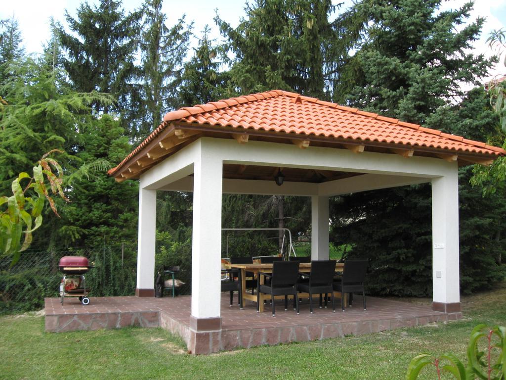 Barcza Vendeghaz Hotel Balatonfured Exterior photo